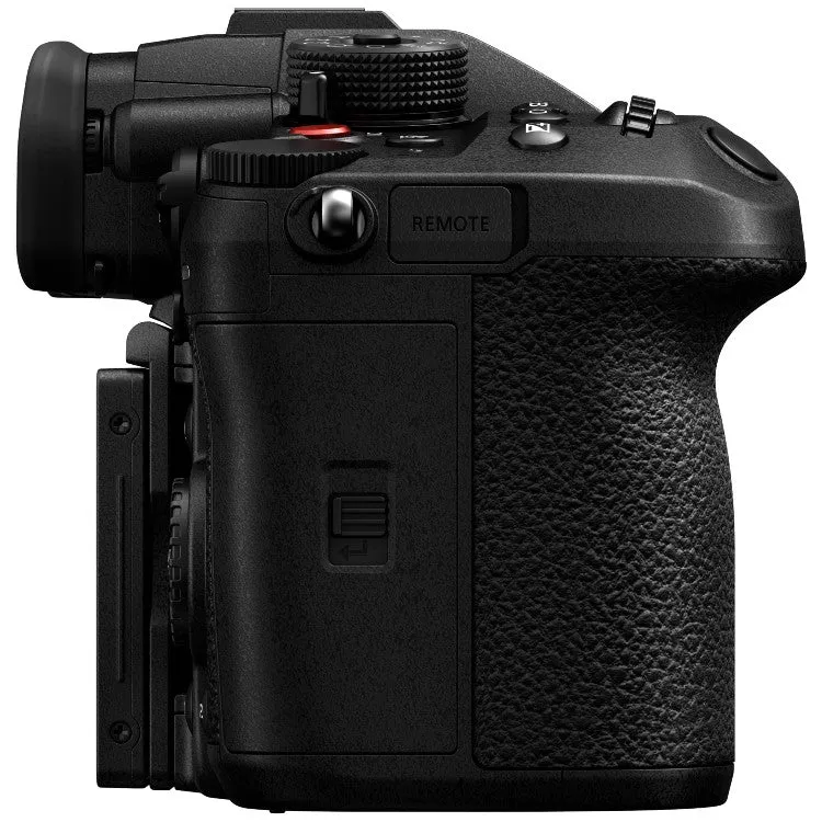 Panasonic Lumix DC-GH7 Body + 12-60mm f/2.8-4.0 Leica DG Vario-Elmarit