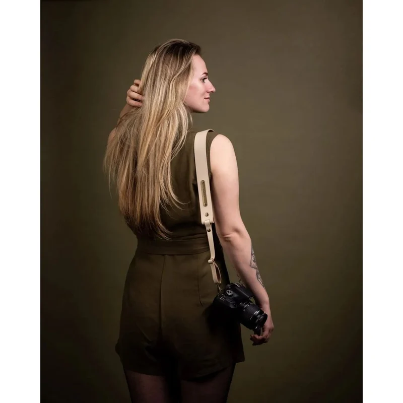 The Hantler Camera Neck strap Ivory / Brass