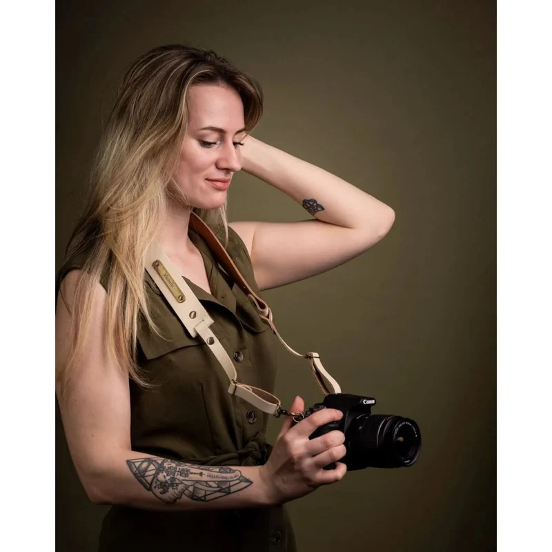 The Hantler Camera Neck strap Ivory / Brass