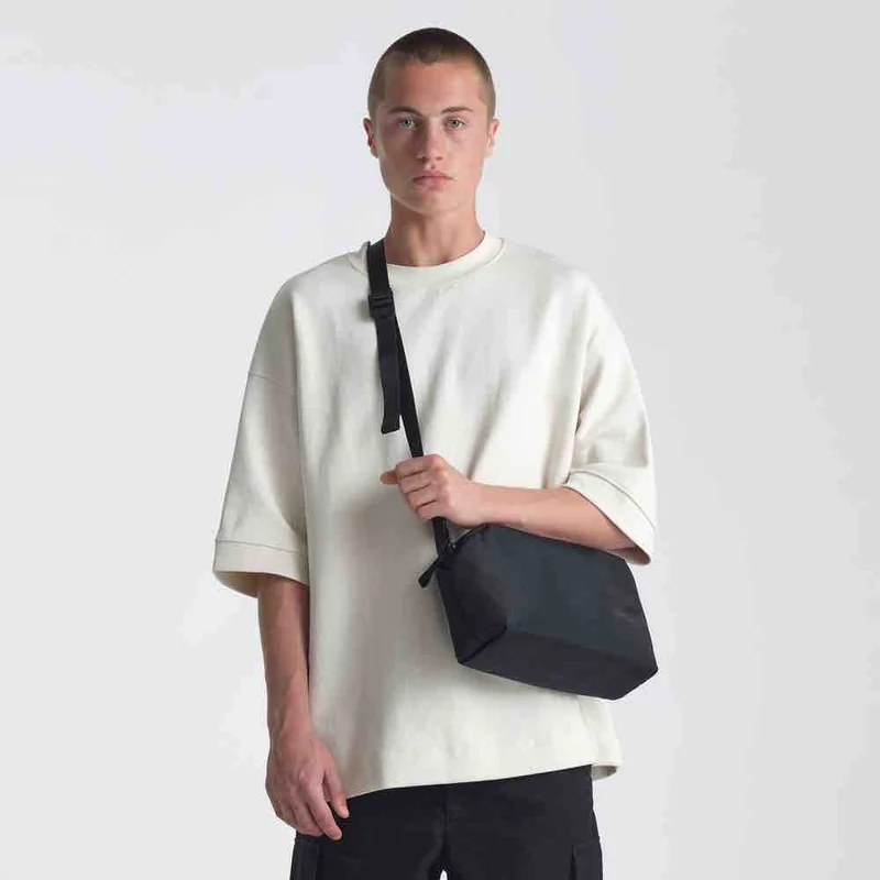 Urth Dolomite Camera Sling black