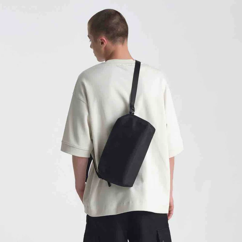 Urth Dolomite Camera Sling black