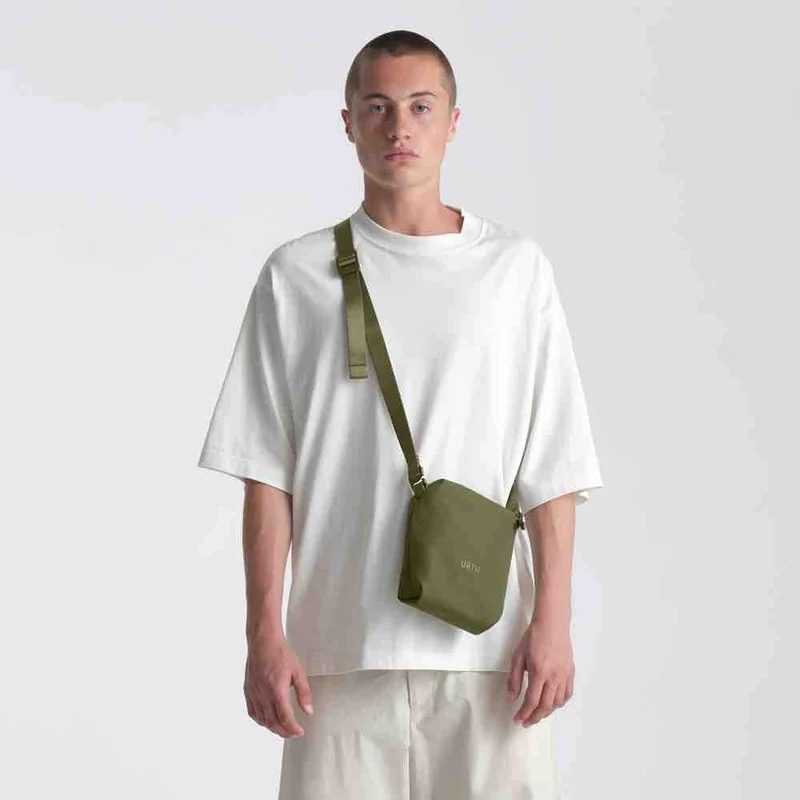 Urth Andesite Camera Pouch, green