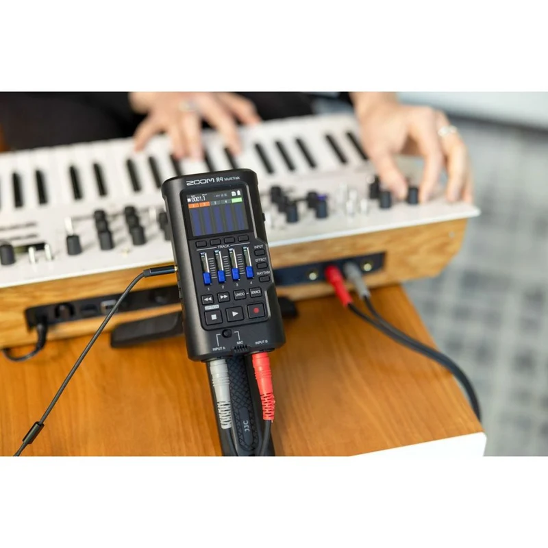Zoom R4 MultiTrak Handheld Rekorder