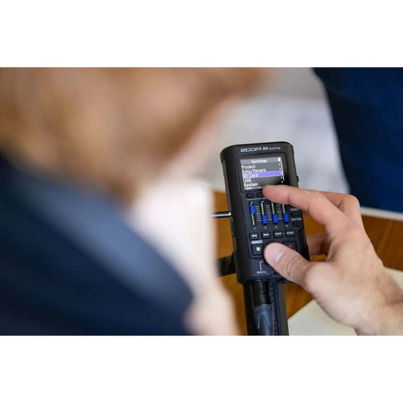 Zoom R4 MultiTrak Handheld Rekorder