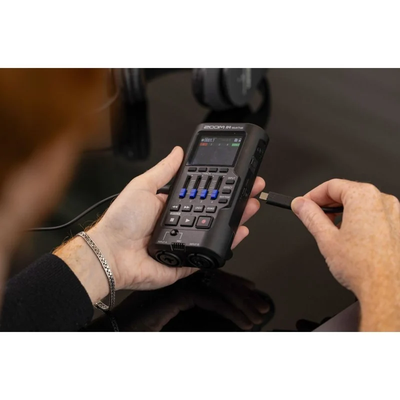 Zoom R4 MultiTrak Handheld Rekorder