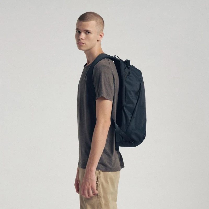 Urth Norite 24L Backpack + Camera Insert (black)