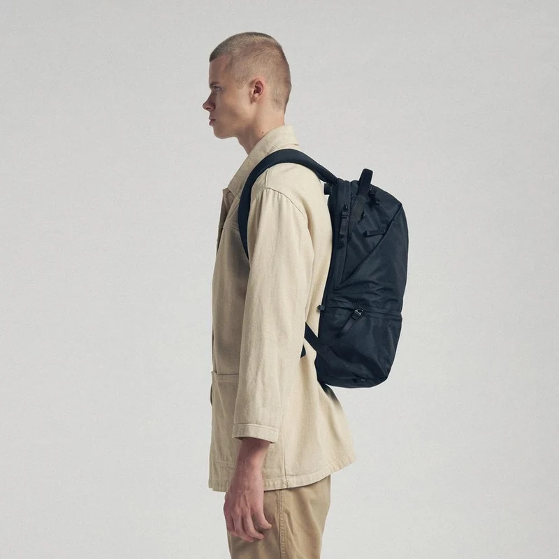 Urth Arkose 20L Backpack (schwarz)