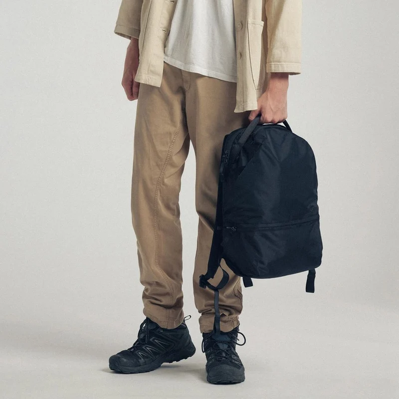 Urth Arkose 20L Backpack (schwarz)