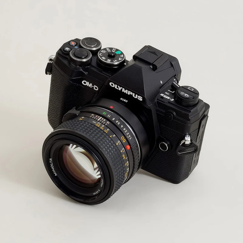 Urth Objektiv Mount Adapter: Kompatibel mit Minolta Rokkor (SR / MD / MC) Objektiv auf Canon RF Kameragehäuse