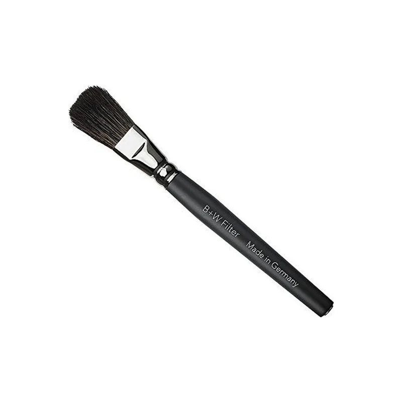 B+W Cleaning Brush with Magnet