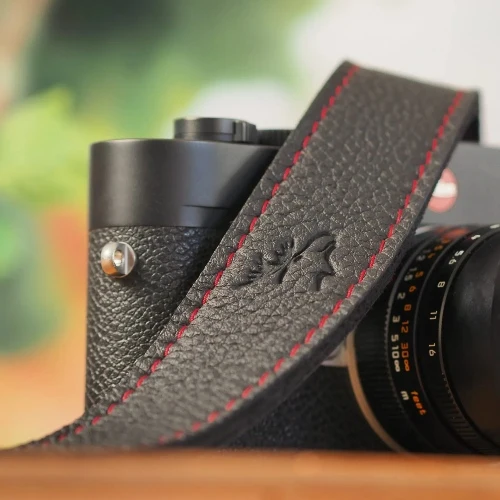 Eddycam Edition 35mm schwarz Kontrastnähte rot