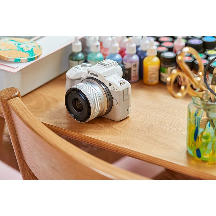 Canon EOS R50 Weiß + RF-S 18-45mm IS STM