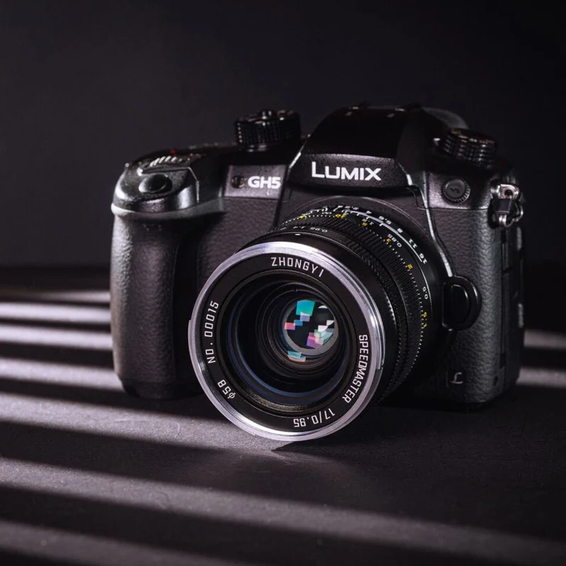 Zhongyi Mitakon 17mm f/0.95 Black MFT