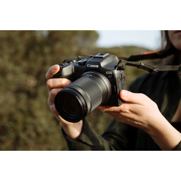 Canon EOS R7 Gehäuse + EF - RF Bajonett Adapter