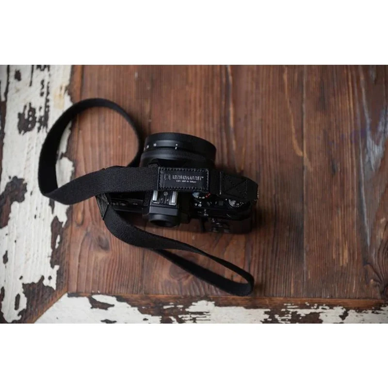 Artisan & Artist ACAM 102A Camera strap black