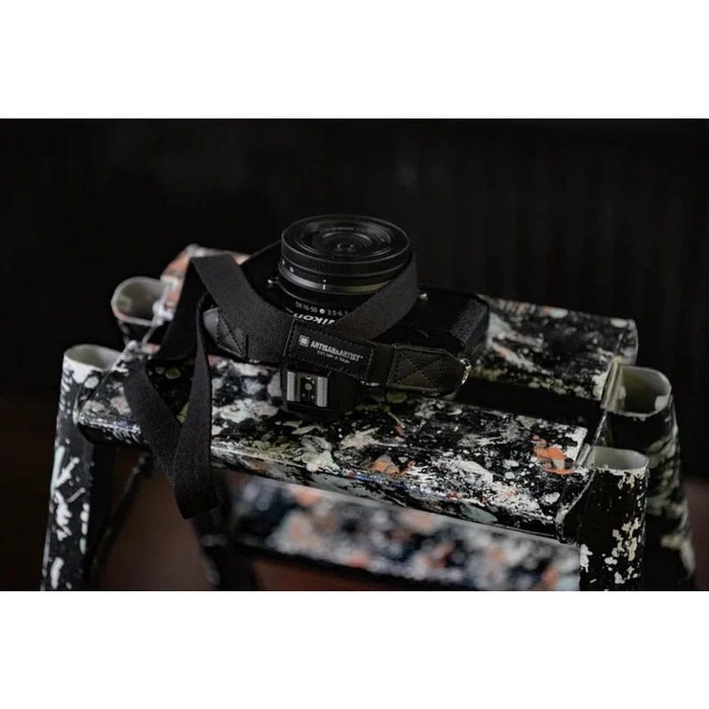 Artisan & Artist ACAM 102A Camera strap black