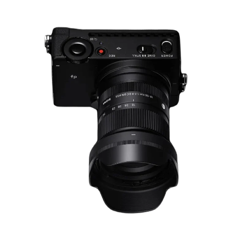 Canon EOS R7 + Sigma 18-50mm f/2,8 DC DN Canon RF-Mount + Canon DM-E1 Stereomikrofon